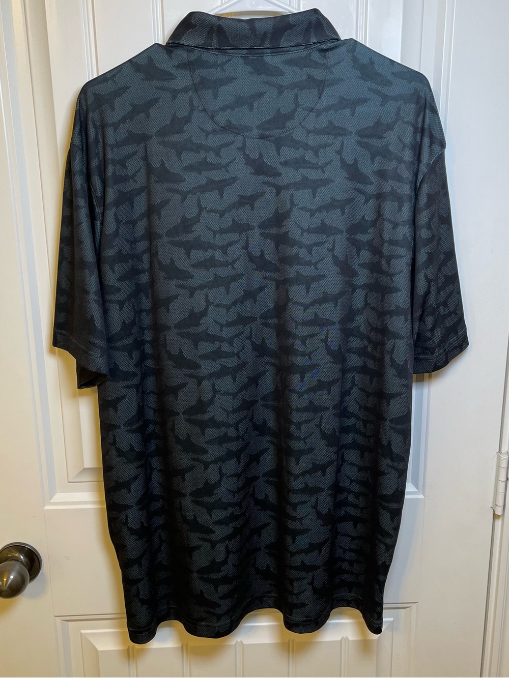Greg Norman Play Dry Men’s XL Black Gray Shark Print Golf Performance Polo - Picture 2 of 9